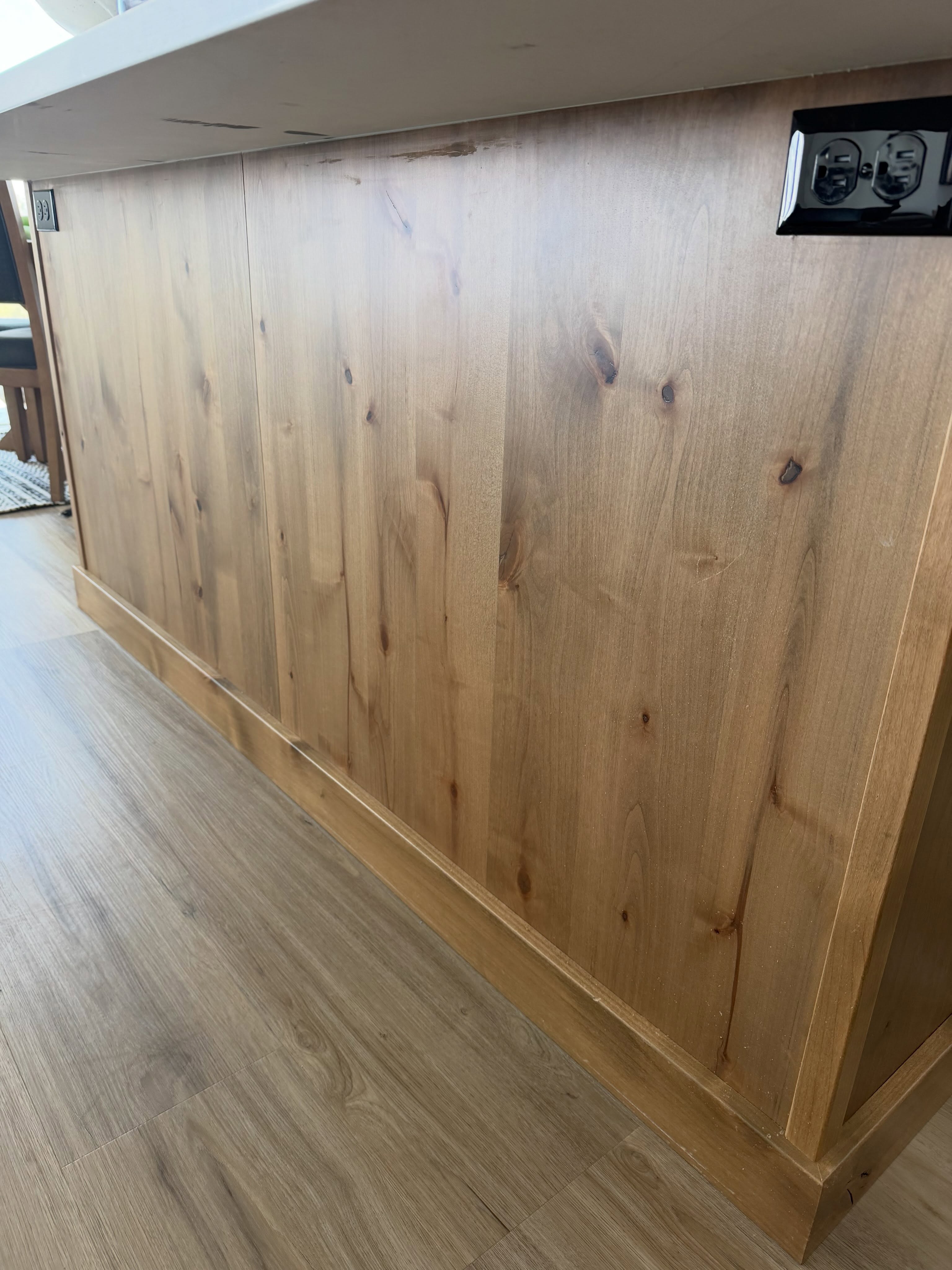 Kitchen island outlets